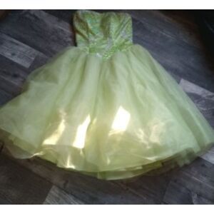 Xtreme a Division of Impression, Women's Size 6 Light Mint Green Dress